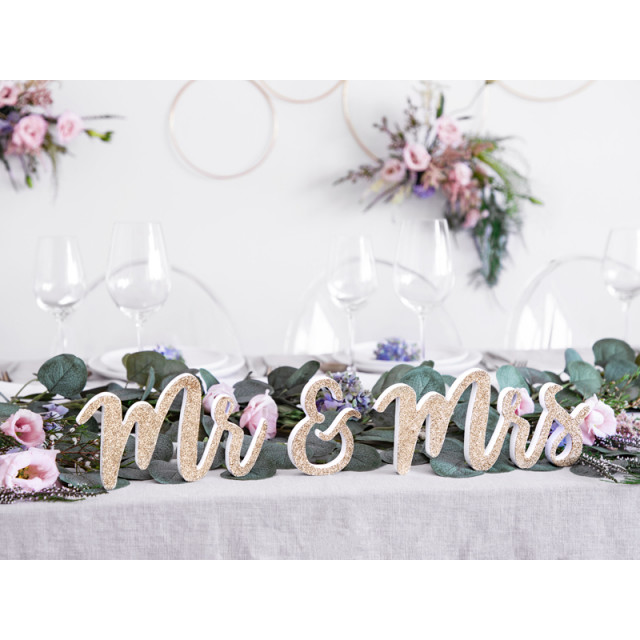 Inscription dorée Mr et Mrs en bois table mariage