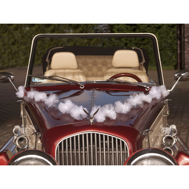 Guirlandes de pompons en tulle déco voiture mariage