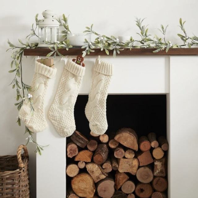 Guirlande de feuillage de gui noel
