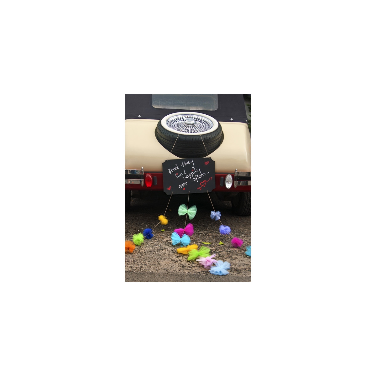 deco-voiture-mariage-pompons