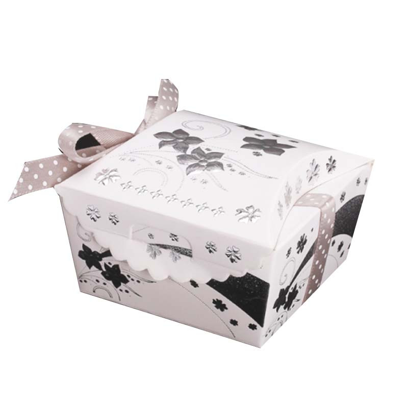 x12 boites à dragées en carton blanc et fleurs argent